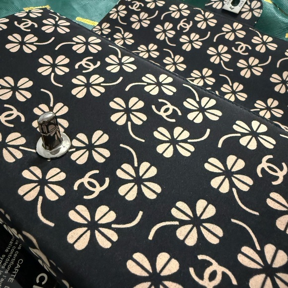 CHANEL Black and Cream Floral Patterned canvas bag - Picture 1 of 14